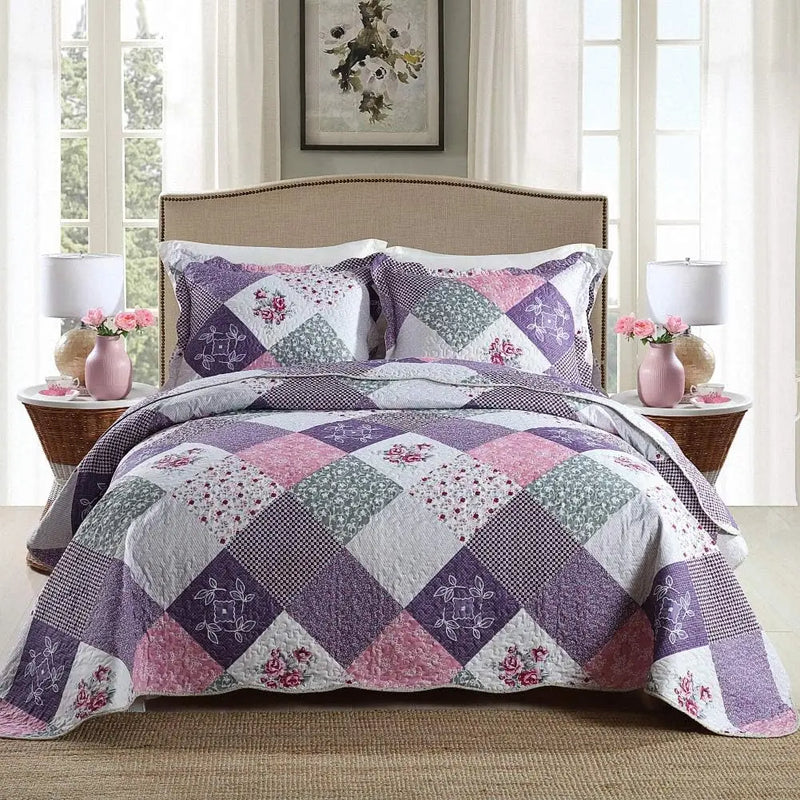 3-piece microfiber lightweight quilt bedding set with 2 pillowcases, suitable for all seasons, featuring a reversible soft cover