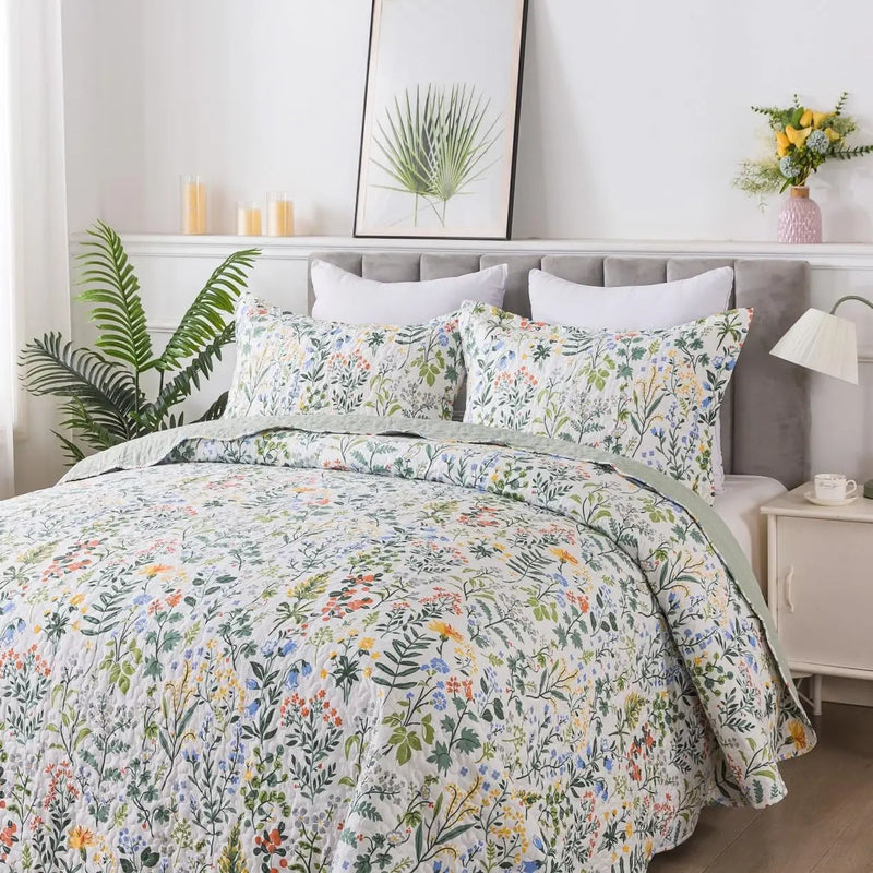 3-piece microfiber lightweight quilt bedding set with 2 pillowcases, suitable for all seasons, featuring a reversible soft cover