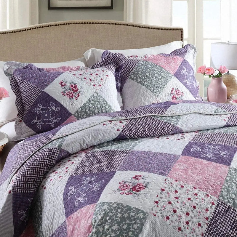 3-piece microfiber lightweight quilt bedding set with 2 pillowcases, suitable for all seasons, featuring a reversible soft cover