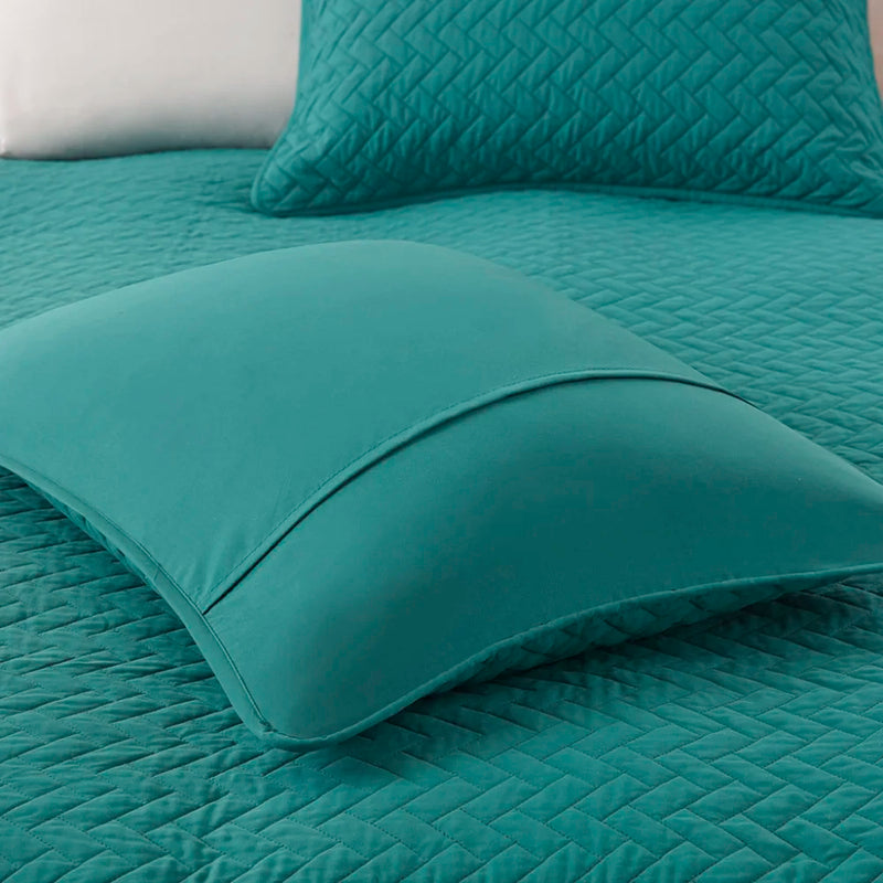 Queen 3 Piece Luxurious Oversized Quilt Set