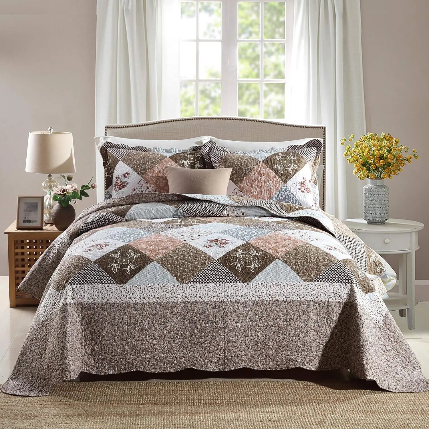 3-piece microfiber lightweight quilt bedding set with 2 pillowcases, suitable for all seasons, featuring a reversible soft cover